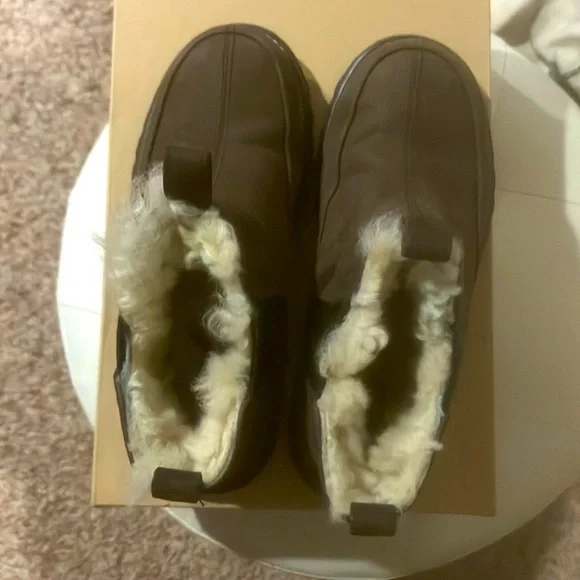 UGG Cove Ankle Boots - Picture 5 of 12